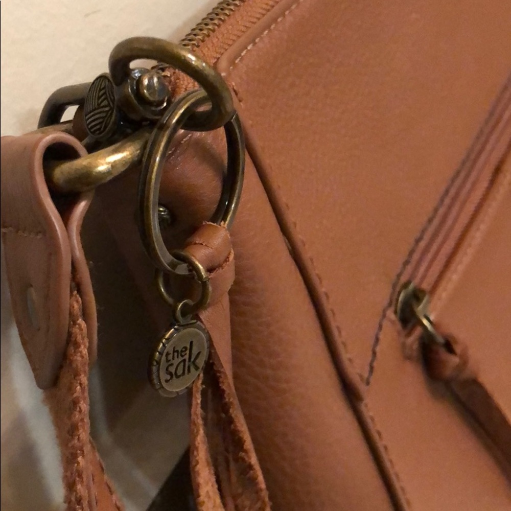 Crossbody - Picture 2 of 8